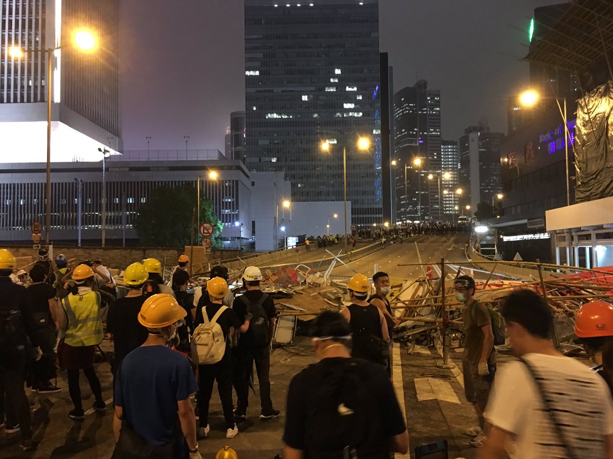 Crowds near PLA garrison in Hong Kong getting bigger. Tensions really high. Protestors ready for actions, but officers not seen closing in. @SCMPNews 