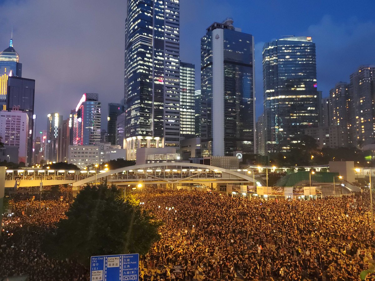 The crowd at Harcourt Road keeps growing after marchers occupied it, causing traffic to grind to a halt. It was a key stronghold during 2014's Occupy movement and last week's protest #extraditionbill Photo: @hkchrislau   