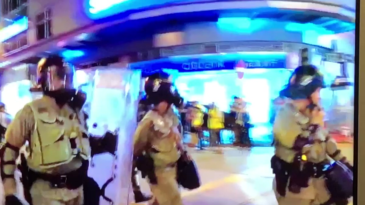 Riot police out in Prince Edward, asking ppl to return to pedestrian. reporter said she can't see any protesters nearby.   One City, Two Rallies in Weekend of Protests: Hong Kong    