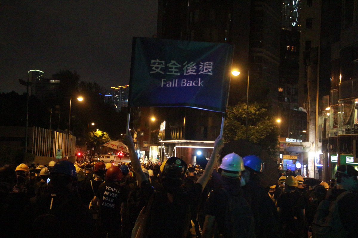 Standoff being protesters and police continued at Austin Road in TST, some slowing retreating to PolyU direction. Some also dig up bricks as defence. #hongkongprotests