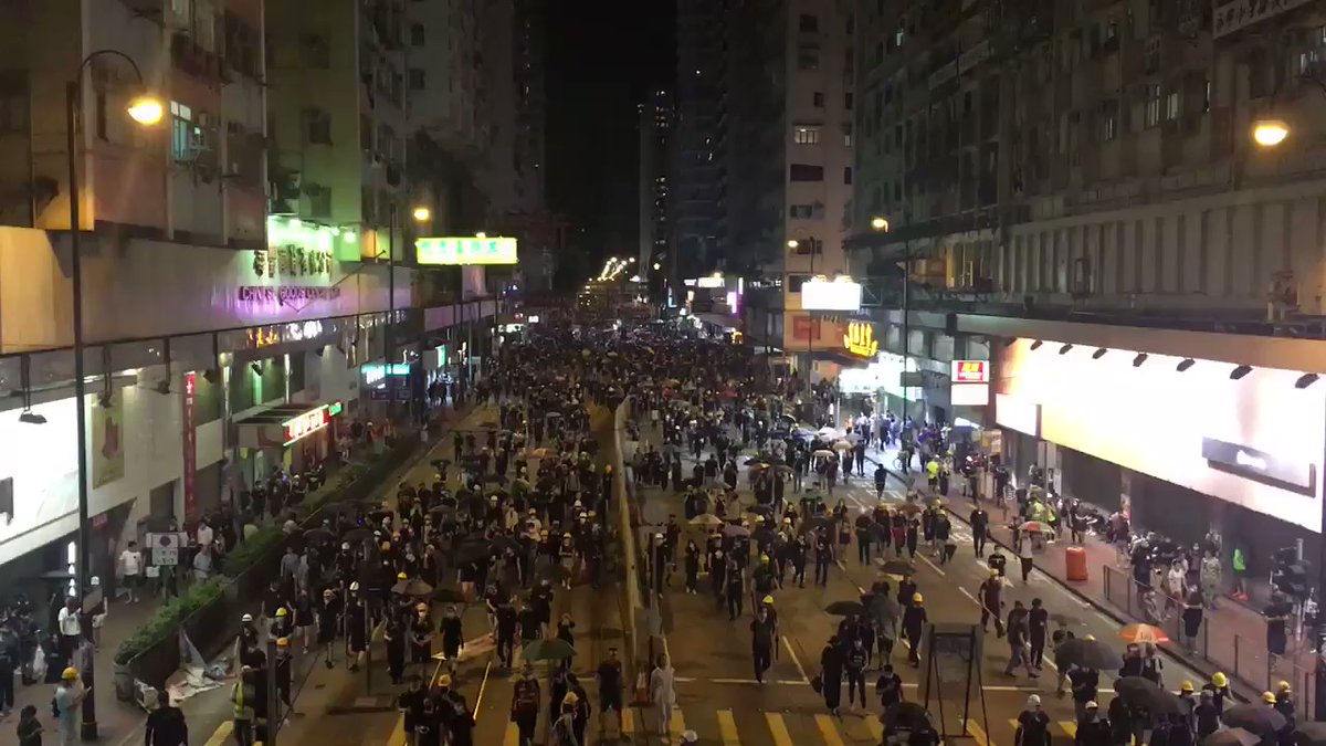 Thousands of protesters are moving West again, from North Point towards Causeway Bay  #antiELAB 