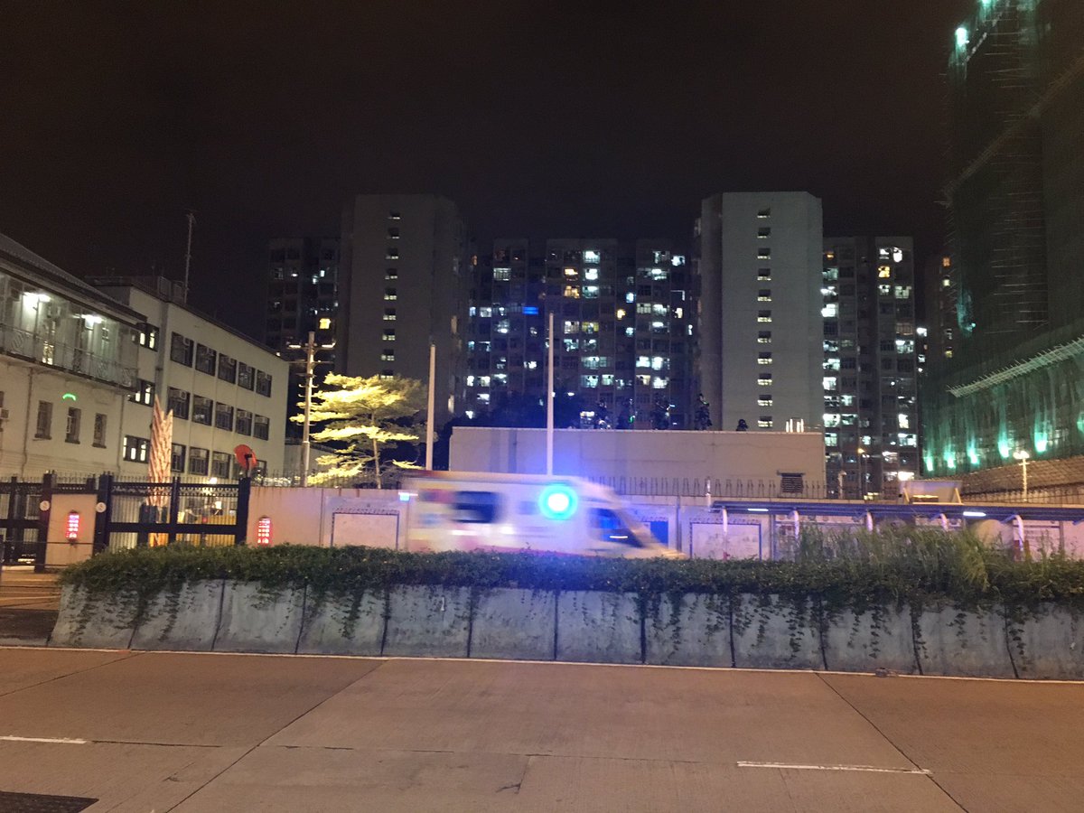 Lai Chi Kok Road is blocked South-bound. Protesters mainly heckle the police and taunt them with lasers, with claps and jeers every time a commander makes themselves visible. #AntiELAB