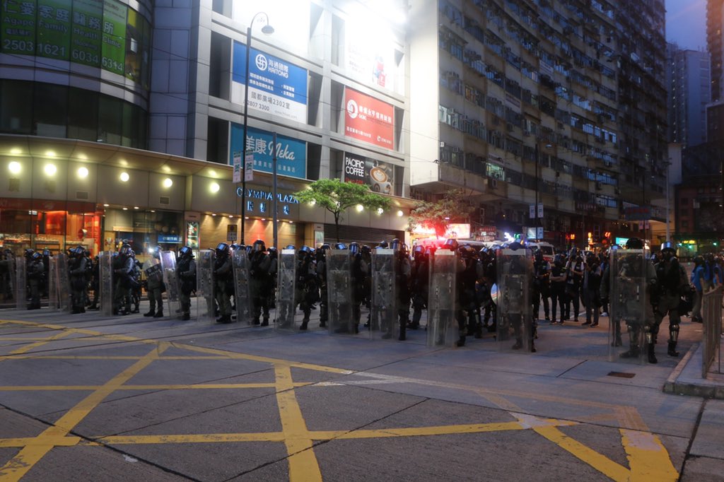 The closure on King's Road lasts until the turn for Fortress Hill Road, where riot police in gas masks are waiting. Nearby shops are closing their shutters. It seems the police are determined to prevent any protesters from reaching North Point #antiELAB