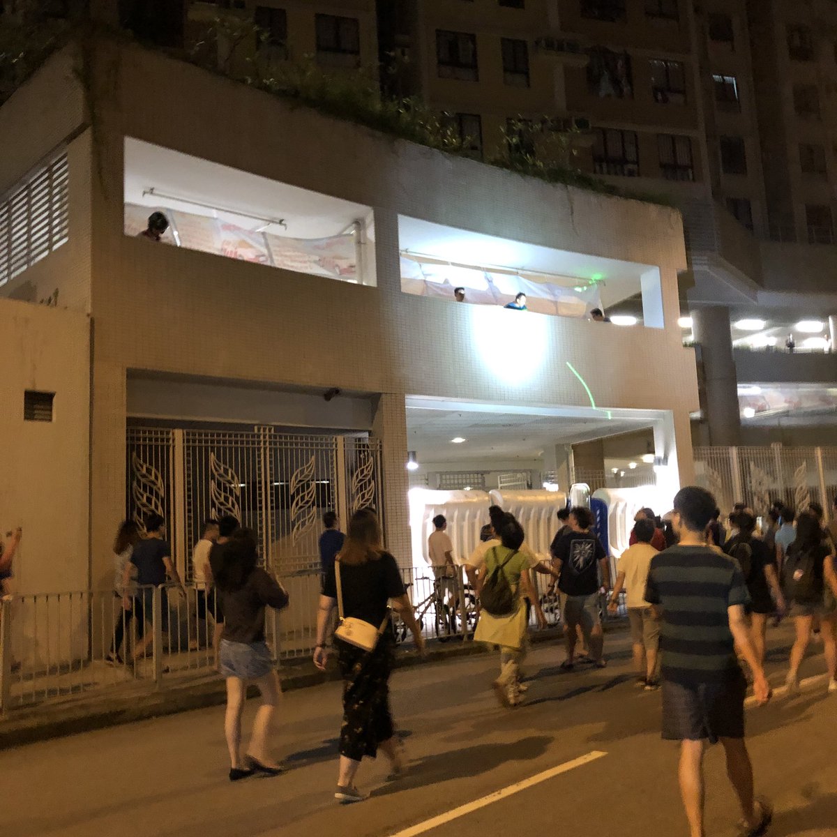 Residents angry and surround the Tuen Mun Police Station