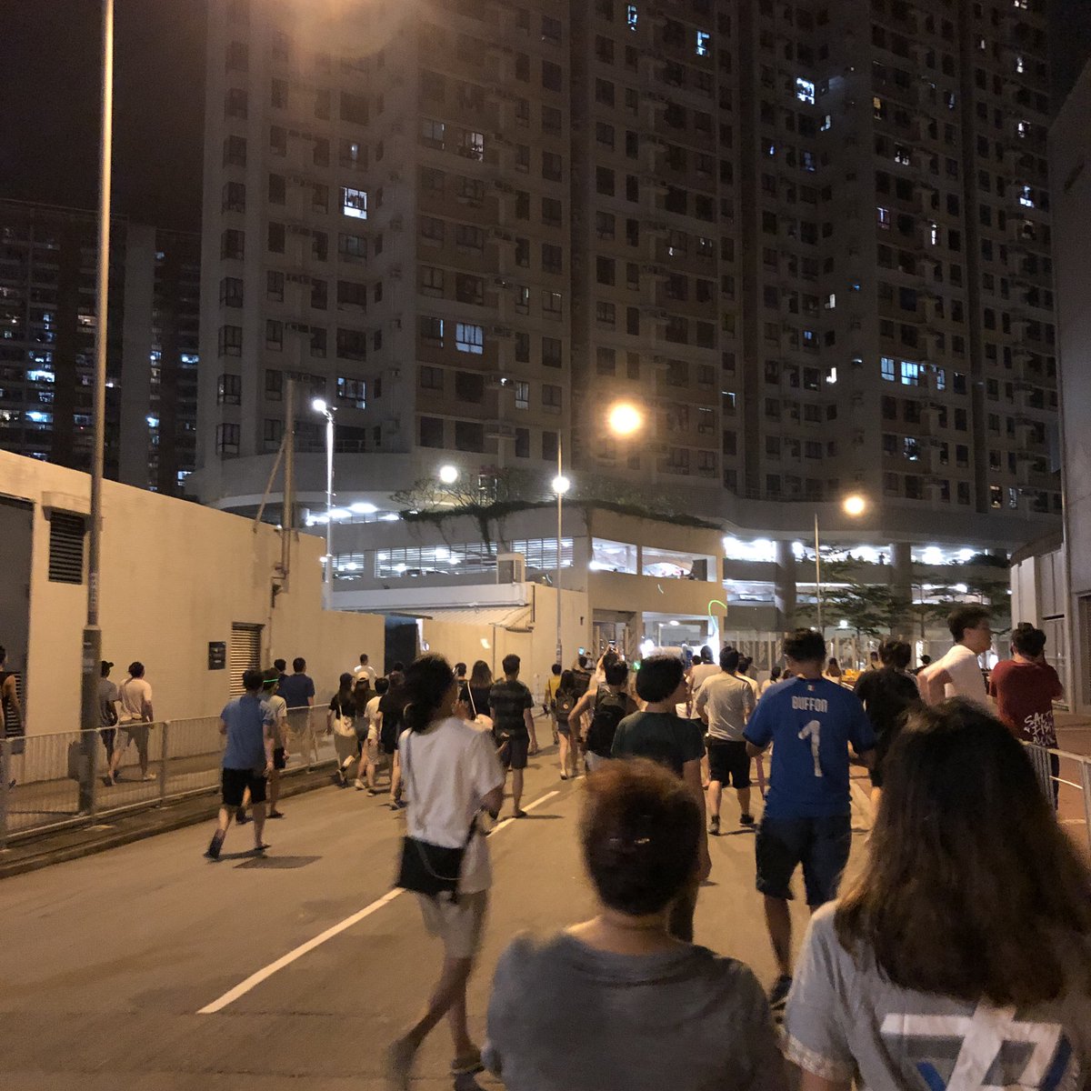 Residents angry and surround the Tuen Mun Police Station