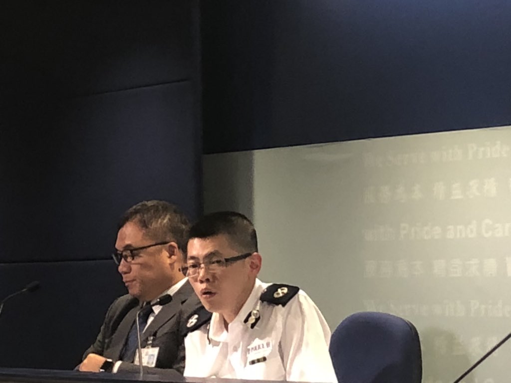 .@hkpoliceforce said there's no clear evidence suggesting the female protester, who might lose her right eye, is hit by the police. Is it a rubber bullet, or a metal ball [used by protesters], I don't know. #hongkongprotests