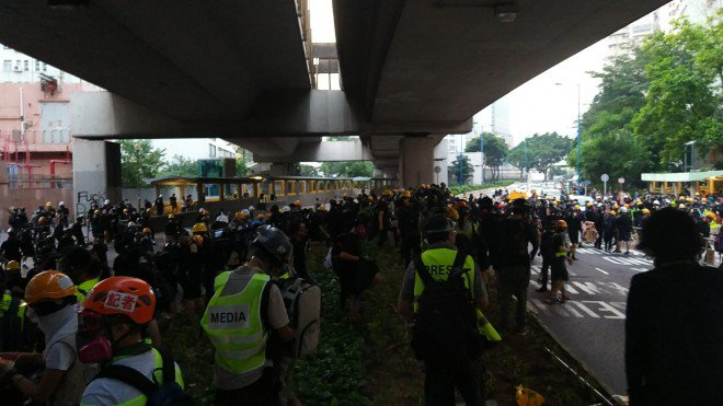 Protesters in Ngau Tau Kok have taken over Kwun Tong Road in the direction of the eastern tunnel. They have built barricades and cut off traffic.  #HongKongProtests