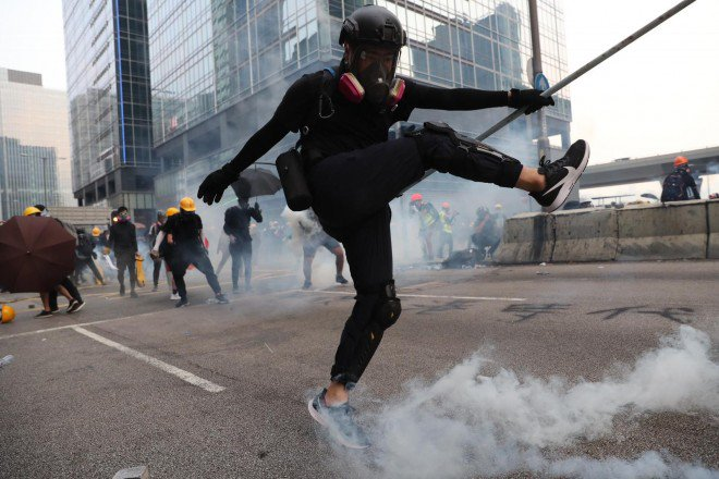 The scene from Wai Yip Street, photos by SCMP's Sam Tsang. #HongKongProtests