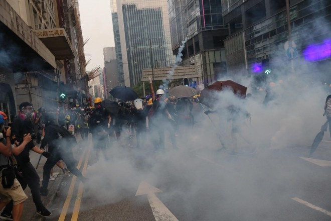 The scene from Wai Yip Street, photos by SCMP's Sam Tsang. #HongKongProtests