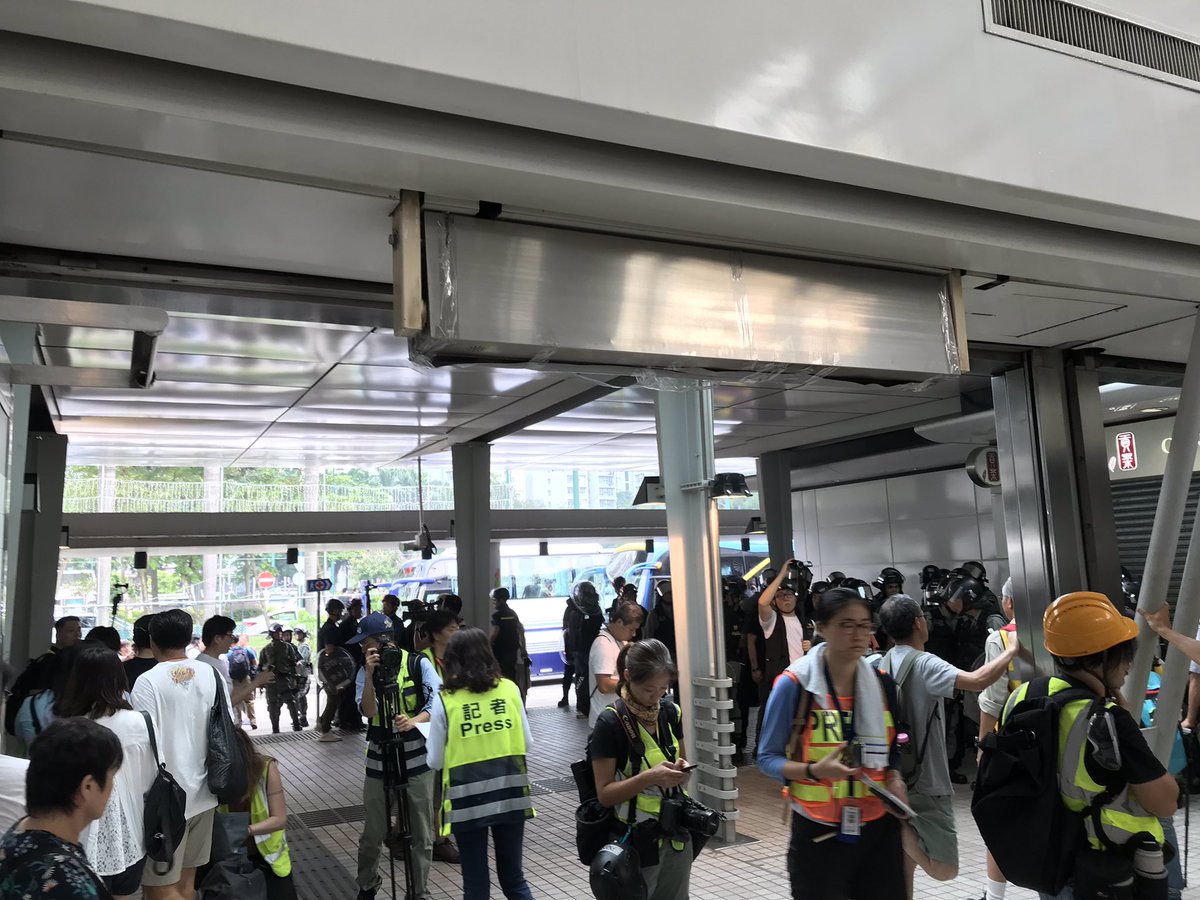 In Tung Chung MTR station a standoff between passengers and riot police forming a line outside is beginning to dissipate as people get back on the trains to move elsewhere on the rail network. #HKprotests