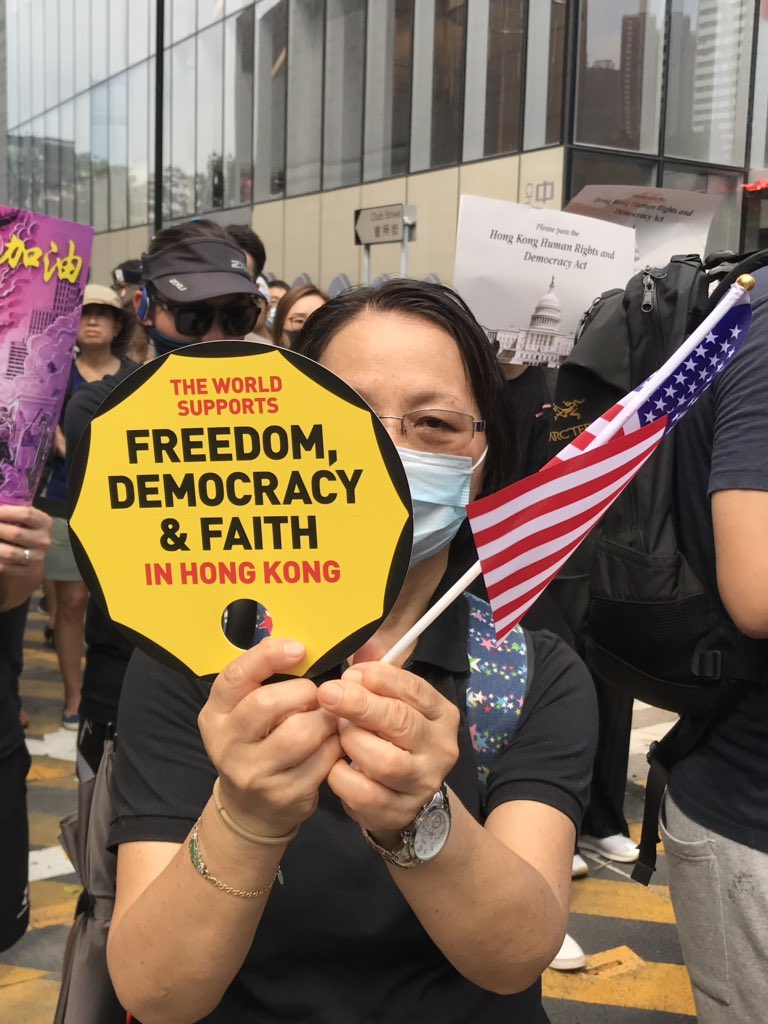 Approuver l'acte, Free Hong Kong, a crié des milliers de manifestants. antiELABhk