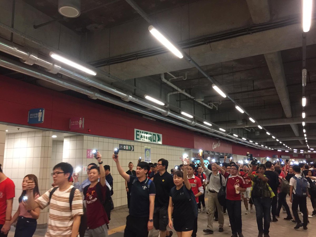 La chaîne humaine dans le terrain de jeu de Hong Kong antiELAB