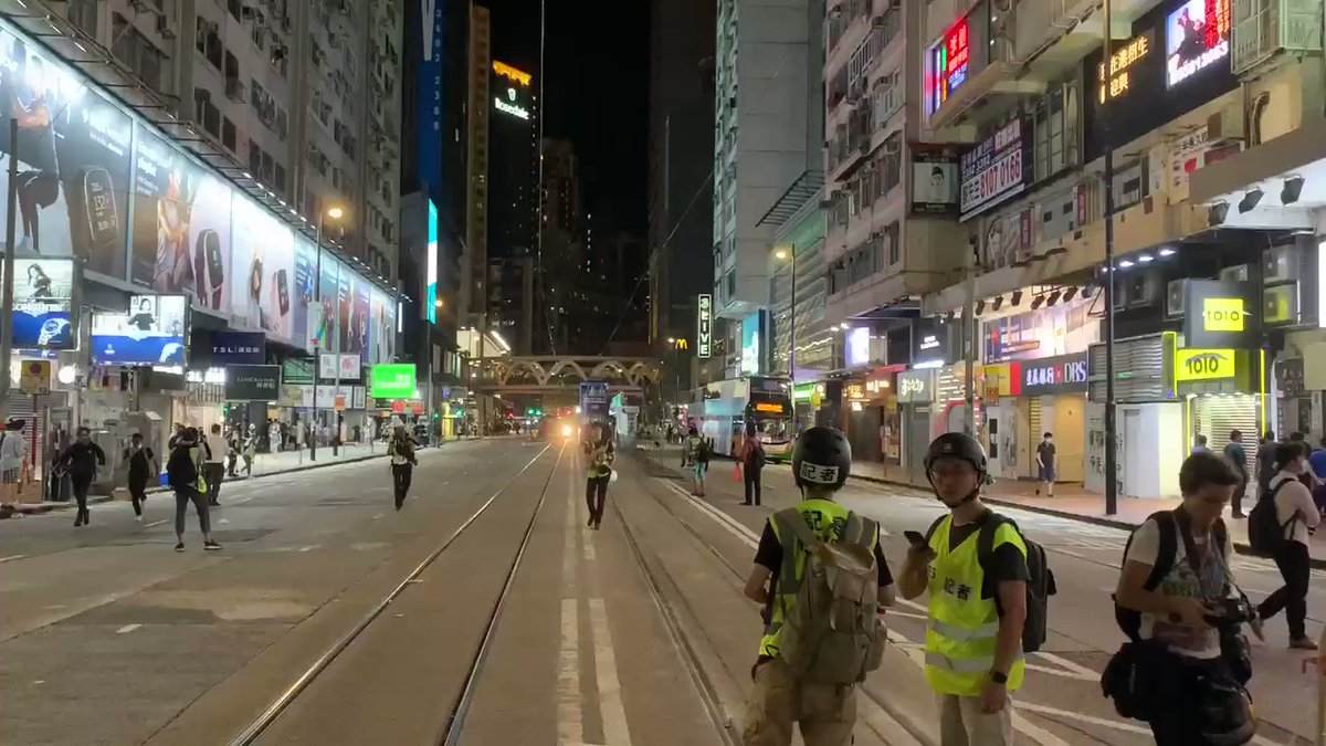 The police has finally shown up, down the eastern end by Victoria Park. Everyone is withdrawing