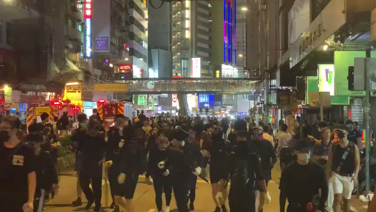 Riot police sweeping into Causeway Bay
