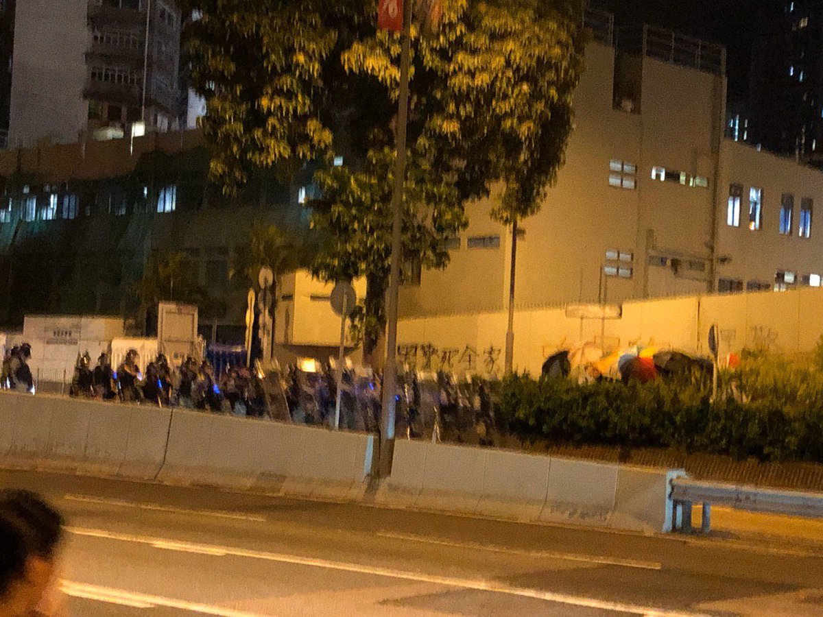 After tear gas was fired in Aberdeen for the first time earlier Friday evening, reports are emerging online of clashes between protesters and armed pro-Beijing supporters at the Aberdeen Fish Market