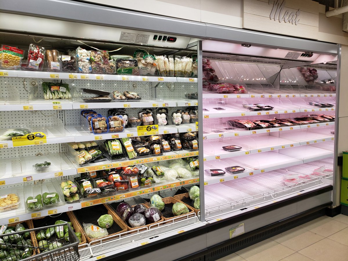 Long queue (from UG floor to ground floor) and empty shelves in a Wellcome supermarket on Wan Chai Rd, 20 mins before the chain closes for the day