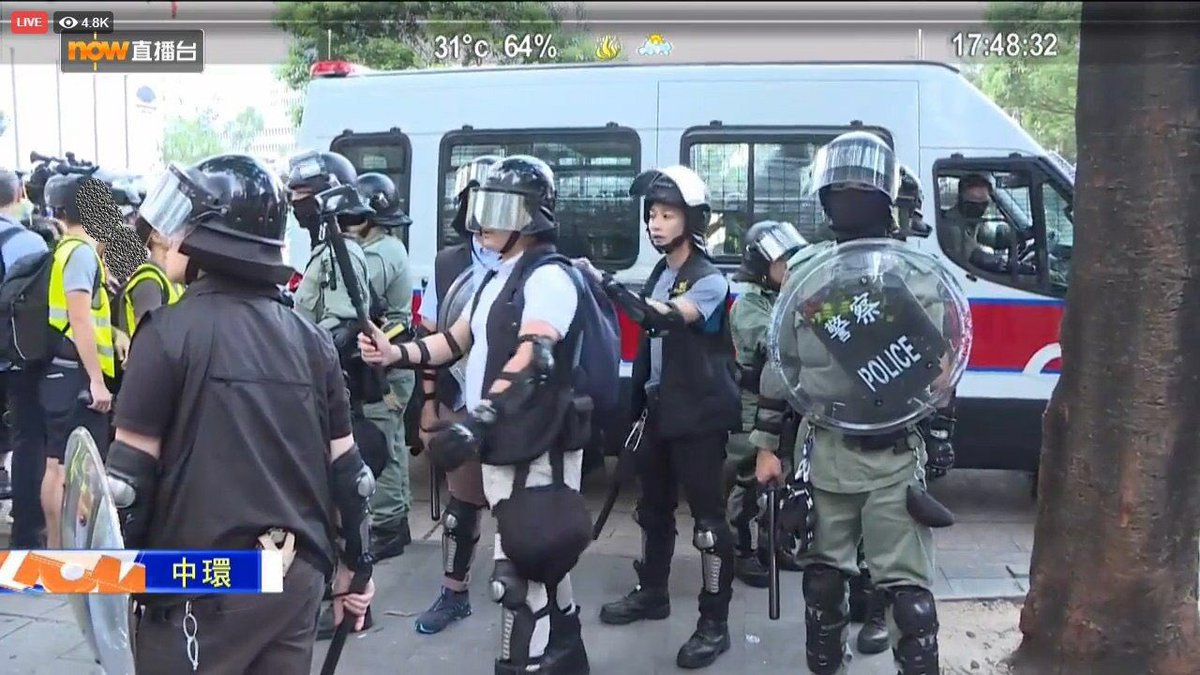 Meanwhile, police engage in confidence-building & de-escalation (not) by filming protesters (in Central before 6pm). In fact, they've done this for years, in spite of criticism from UN & human rights orgs, & it's for precisely this reason protesters took to wearing masks