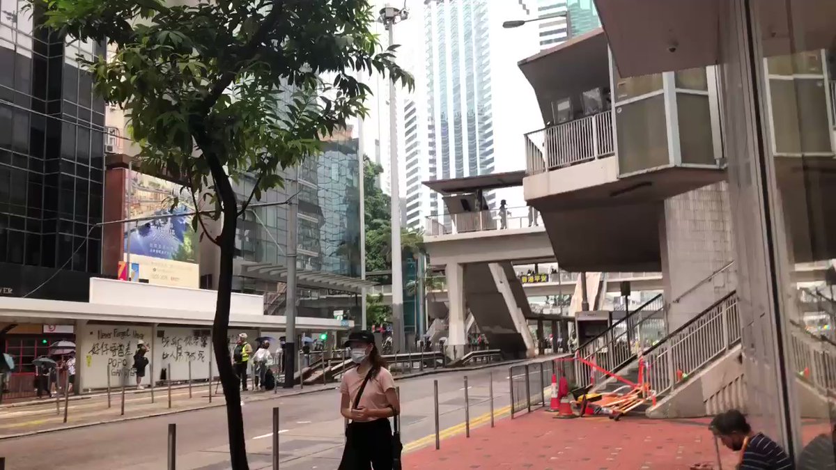 Standoff in Wan Chai now. Can see smokes at PP from here