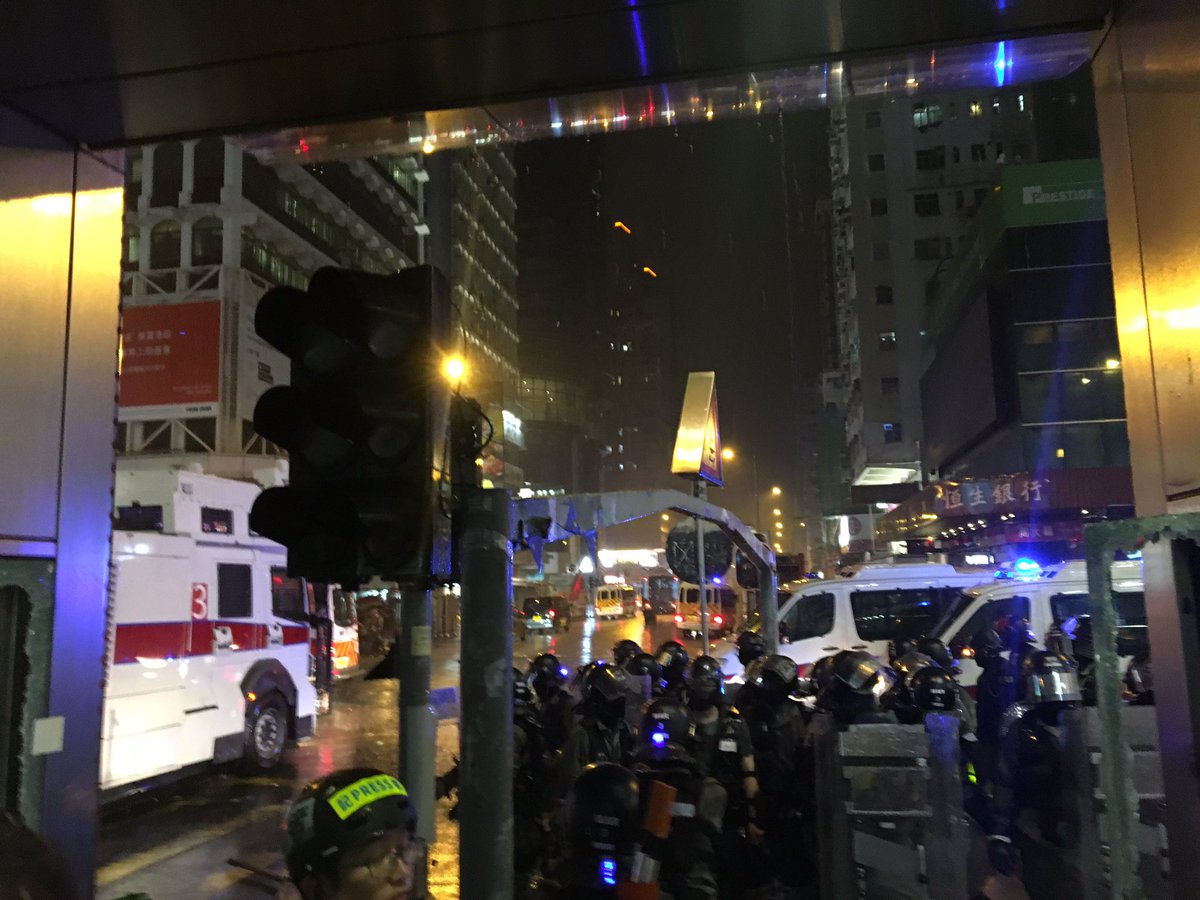Riot police have closed off argyle Street, people closed off