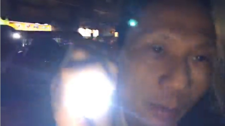 A Stand News reporter was stopped and searched by police in Kwun Tong on Wednesday night despite showing his press identity. When he asked police for their warrant cards and names, they refused and shone a light at him to prevent him from filming.  Photo: Stand News screenshot
