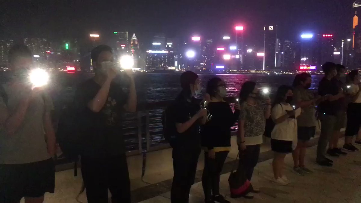 The human chain at Tsim Sha Tsui harborfront is several hundred meters long & took me 5 minutes to walk. I'll present it in segments, here part 1 of 5
