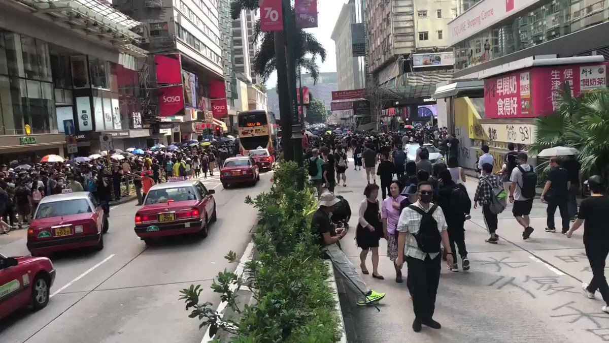 Black clad HongKong ppl are flooding into Salisbury Garden in Tsim Sha Tsui for a banned march in protest against the antiMaskLaw & to call for a reform of the @hkpoliceforce 