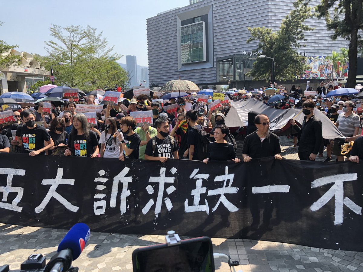 Figo Chan of @chrf_hk will wear mask and march with all the protest the AntiMaskLaw