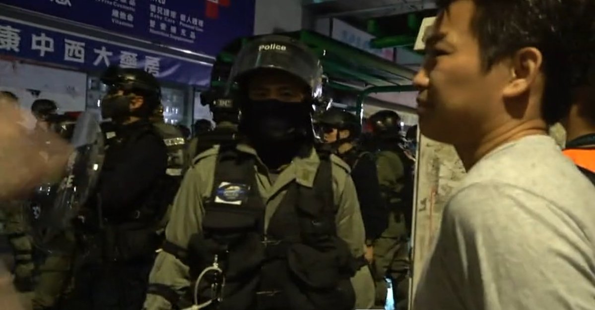 Police are setting up a cordon in the inner streets of Yuen Long after reports of fights between civilians. Photo: Stand News screenshot.