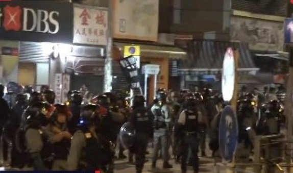 Tear gas was fired in Yuen Long shortly after midnight. Several more arrests have been made.  Photo: NowTV screenshot.