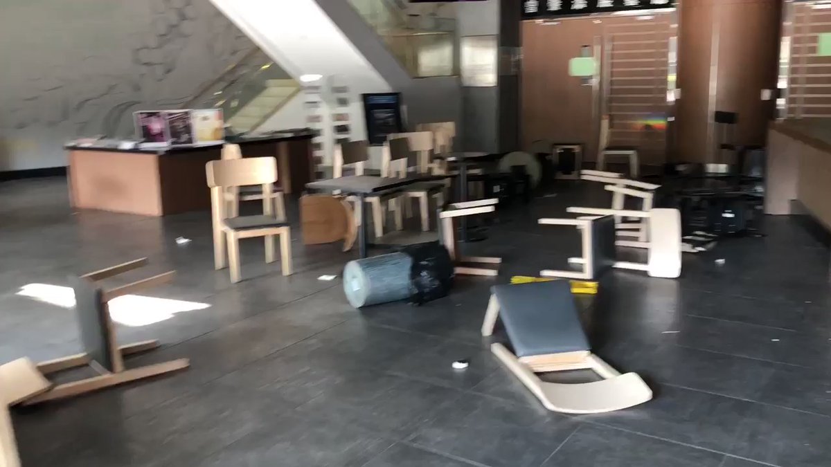 The HKUST Starbucks has been trashed. Even on a day of mourning, the targeting of Maxim's brands continues