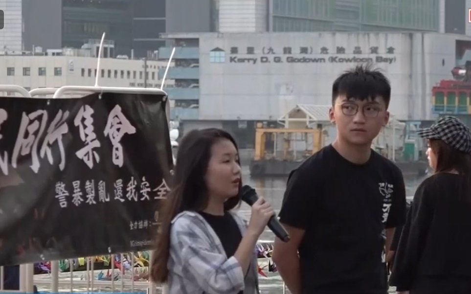 At 5pm, a secondary schools' rally began on the Kwun Tong harbour front to protest against police brutality and mourn Chow Tsz-lok. Photo: Apple Daily screenshot.