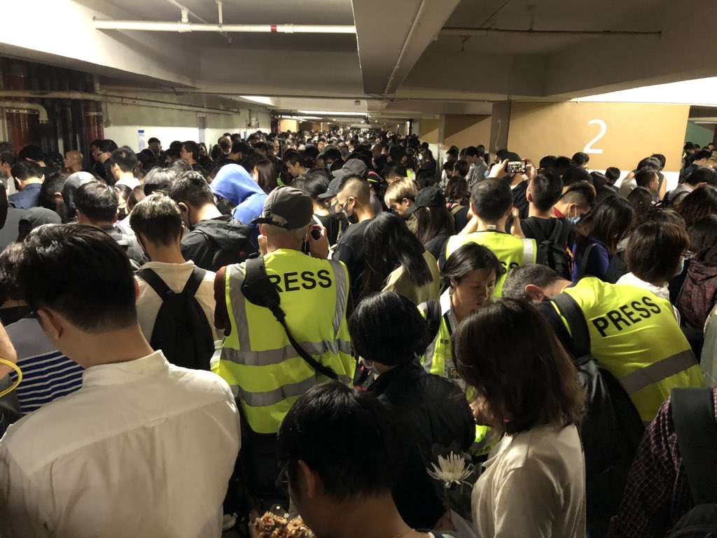At 8.09pm, thousands observed a one minute silence at a Tseung Kwan O carpark where HKUST student Alex Chow fell off. He was certified dead at 8.09am this morning