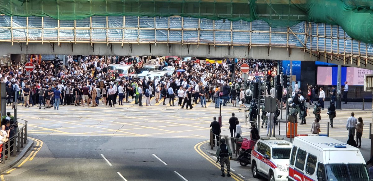 #HKprotesters blocking Pedder and Queen's Road Central