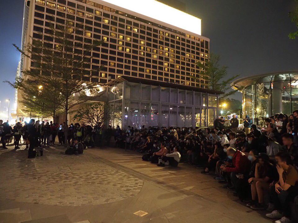 Educators held a prayer meeting in Tsim Sha Tsui on Tuesday. Photo: Benjamin Yuen, Kevin Cheng/United Social Press. 